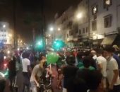 منافس الزمالك.. فرحة هسترية لجماهير الرجاء فى الشوارع بعد التتويج بالدوري المغربي