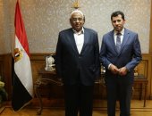 أشرف صبحى يستقبل رئيس نادي أسوان بعد بقاء زهرة الجنوب فى الممتاز