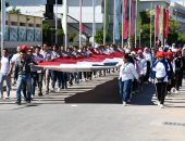 بدء يوم حافل بالأنشطة الطلابية في جامعة قناة السويس بمسيرة "فى حب مصر".. صور