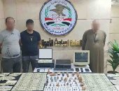 صور..سقوط عصابة لتزوير العملات الوطنية والأجنبية بحوزتهم 22 ألف دولار 