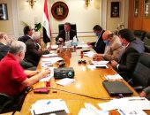 وزير قطاع الأعمال يلتقي رؤساء النقابات العامة بشأن مسودة لائحة الموارد البشرية 