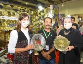 وزيرا الهجرة والتجارة تتفقدان معرض "تراثنا" للحرف اليدوية.. صور وفيديو