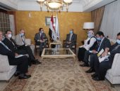 وزير النقل يبحث مع السفير الفرنسي الفرص الاستثمارية بالمترو والسكة الحديد