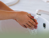 للتغلب على مشاكل الصيف.. احمِ أطفالك من الجراثيم بنظافة اليدين