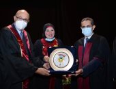 جامعة طنطا تكرم رئيس الإدارة المركزية للطلاب الوافدين و71 طالبًا 