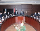 وزير النقل يبحث مع سفير كوريا عقود قطارات المترو والشراكة فى مصنع القطارات