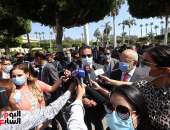 وزير التعليم العالى ورئيس جامعة القاهرة يشهدان تحية العلم بأول يوم دراسة..صور