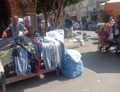"ماركت الغلابة".. الملابس والأحذية بـ5 جنيهات فى سوق الجمعة بالإسكندرية.. صور