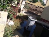 استجابة لسيبها علينا.. "تعليم القاهرة": شفط مياه صرف من مدرسة بمصر الجديدة