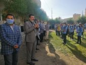 مدارس الفيوم تبدأ أول أيام الدراسة بتحية العلم.. فيديو وصور