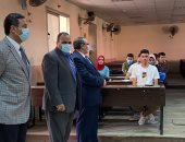 نائب رئيس جامعة بنها يتفقد كليتى الهندسة والزراعة بأول يوم دراسى