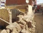 سقوط حائط منزل مكون من طابقين بإحدى قرى ملوى فى المنيا 