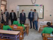 محافظ الإسكندرية يتفقد المدارس ويشدد على اتباع الإجراءات الإحترازية