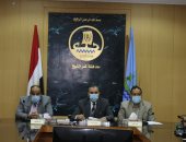 صور.. محافظ كفر الشيخ يوجه بسرعة الإنتهاء من رصف الطرق ومراقبة الأسواق