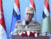 وزير الدفاع يشهد الاحتفال بتخريج دفعات جديدة من المعاهد الصحية.. فيديو وصور