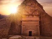 السعودية تسمح بالرحلات السياحية والتخييم بمنطقة العلا الأثرية لأول مرة منذ كورونا