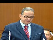 النائب طارق عبدالعزيز يؤدى اليمين الدستورية بالجلسة الافتتاحية لمجلس الشيوخ