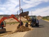 تركيب أعمدة إنارة بطرق الواحات ورفع 20 طن مخلفات قمامة من الشوارع.. صور