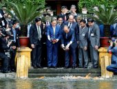 سمك فى مهمة رسمية.. استقبال حافل لرئيس وزراء اليابان فى فيتنام.. ألبوم صور