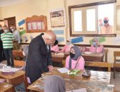 محافظ بورسعيد يكافئ مدرستى فاطمة الزهراء والمروة الإعدادية بنات.. صور