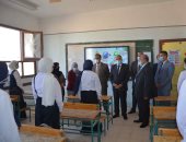 محافظ المنيا يكلف بتوفير زائرة صحية وأدوية ومستلزمات الطبية فى كل مدرسة (صور)