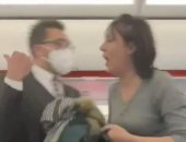 اعتقال راكبة رفضت ارتداء كمامة على متن طائرة متجهة لإسكتلندا.. فيديو وصور