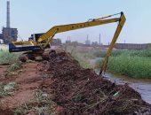 محافظة القاهرة تطهر مخرات السيول استعدادا للأمطار.. صور 