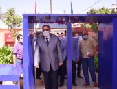 محافظ أسيوط يراجع اجراءات مواجهة كورونا فى المدارس ويوجه باستمرار التعقيم "صور"