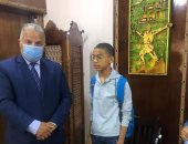 مدير تعليم الإسماعيلية يستقبل طالبين ابتكرا وسيلتين إرشاديتين لذوي الهمم..صور