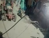 لحظة دهس طفل يقود جرارا زراعيا لطفلة في المنيا.. فيديو