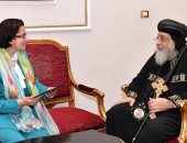 البابا تواضرس يستقبل سفير مصر فى موريشيوس وإثنين من كهنة نيويورك