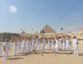 فرقة موسيقى البحرية الفرنسية تقدم عروضا تراثية بالأهرامات ومواقع أثرية.. صور