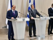 السيسى يعود إلي القاهره بعد مشاركته في القمة الثلاثية مع قبرص واليونان 