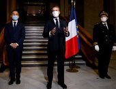 العالم هذا الصباح.. الكمامات تسيطر على تصميمات أسبوع الموضة فى روسيا.. وقفة ضد التطرف بفرنسا بعد جريمة ذبح معلم.. وسجناء بشيكاغو يشاركون فى الانتخابات الأمريكية 2020.. صور