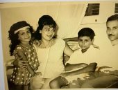 صورة نادرة لـ هالة صدقى فى طفولتها مع العائلة بنفس الملامح