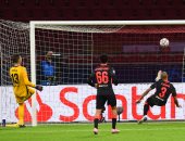 فابينيو ينقذ ليفربول من هدف ضد أياكس بتصدى أسطوري.. فيديو