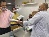 "الهجرة" تتابع إرسال المصريين بالخارج بطاقات تصويتهم في انتخابات البرلمان