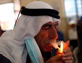 "التبغ العربي".. تعرف على سر إقبال الفلسطينيين على السجائر المحلية.. صور