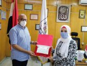 صحة بنى سويف تكرم مدير إدارة الأمراض المتوطنة لجهودها فى مواجهة كورونا