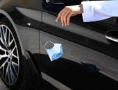 1000 درهم غرامة إلقاء الكمامات والقفازات فى شوارع أبوظبى بالإمارات