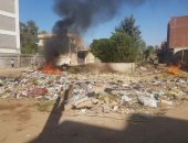 رئيس مدينة مطاي بالمنيا يستجيب لشكوى قارئ من تراكم وحرق القمامة بجوار مدرسة