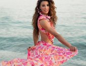 عمرو دياب يثير حيرة متابعيه وجمهوره بسبب صورة لفتاة على شاطئ البحر