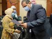 وزير القوى العاملة يسلم 58 عقود عمل لذوى القدرات الخاصة ويؤكد لهم كل الحقوق