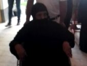 مسنة تدلى بصوتها فى أسوان على كرسى متحرك.. وتؤكد: أمانة فى رقبتى