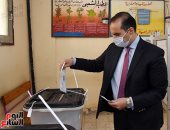 الأمين العام لمجلس النواب عقب الإدلاد بصوته يؤكد نجاح برلمان 30 يونيو