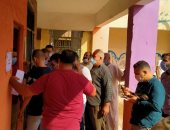 إقبال الناخبين على لجان الانتخابات البرلمانية بمنشأة القناطر.. صور