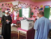 توافد الناخبين على لجان الوادى الجديد للتصويت بانتخابات النواب.. فيديو وصور