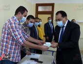 شاهد إدلاء رئيس الوزراء بصوته داخل لجنته بالشيخ زايد بانتخابات مجلس النواب