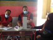 فرق صحية للكشف الطبى على الناخبين داخل اللجان بأسوان.. صور