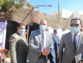 محافظ الفيوم يغلق مقهى يستخدم الشيشة بجوار مقر انتخابى ويحرر محضرا